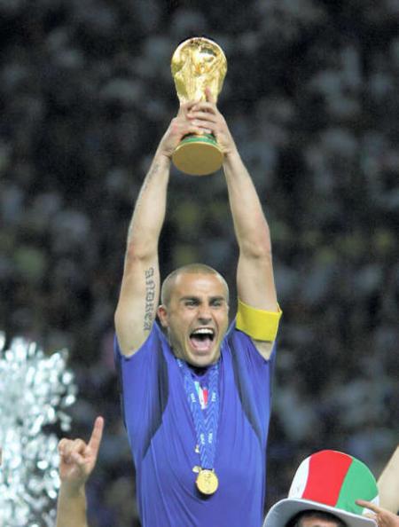cannavaro avec la coupe magnifique