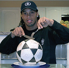 dinho qui mange le ballon